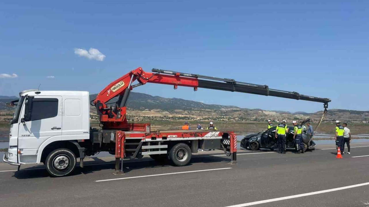 Çorum’da Otomobil Sulama Kanalına Devrildi: 1’i Bebek, 3 Yaralı
