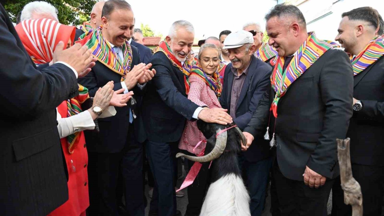 Isparta’da 400 Yıllık Kurban İndirme Geleneği Yaşatılmaya Devam Ediliyor