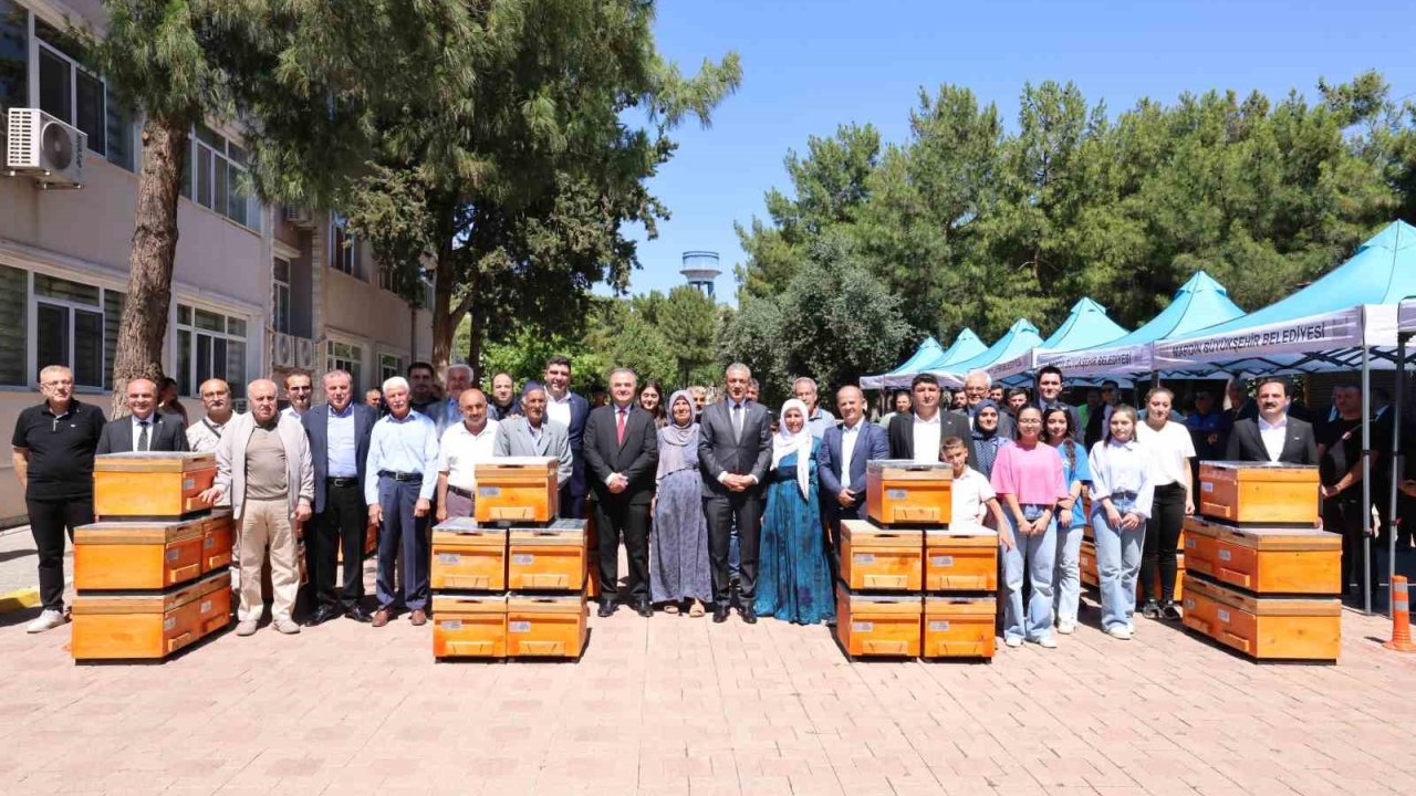 Mardin’de 800 Üreticiye 4 Bin Arılı Kovan Dağıtıldı