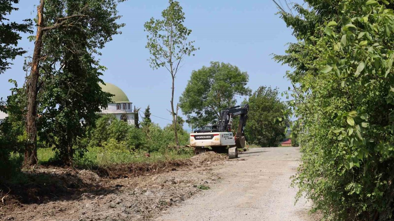 9 Mahalleyi Birbirine Bağlayan Grup Yolu Çalışması Sürüyor