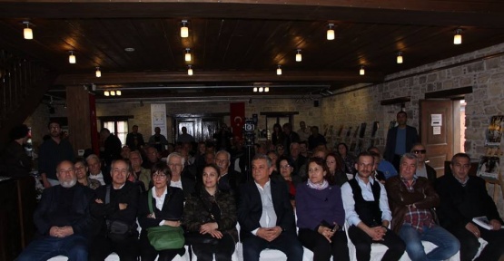 Kuşadası’nda Giritliler Konferansı ve fotoğraf sergisi düzenlendi