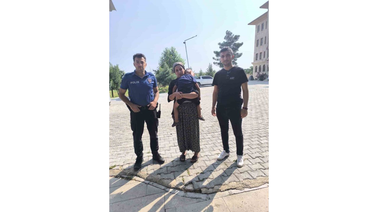 Dicle’de Kayıp Çocuk, Polis Tarafından Bulunarak Ailesine Teslim Edildi
