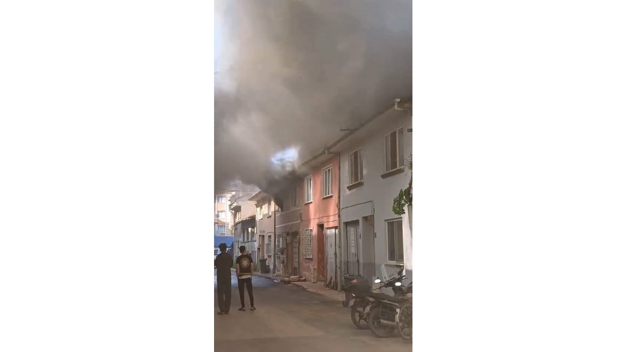 Bursa’da Bir Daire Alevlere Teslim Oldu