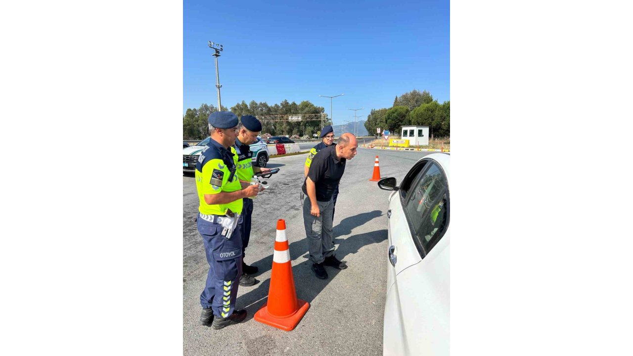 İl Jandarma Komutanı Aldemir, Vatandaşların Bayramını Kutladı