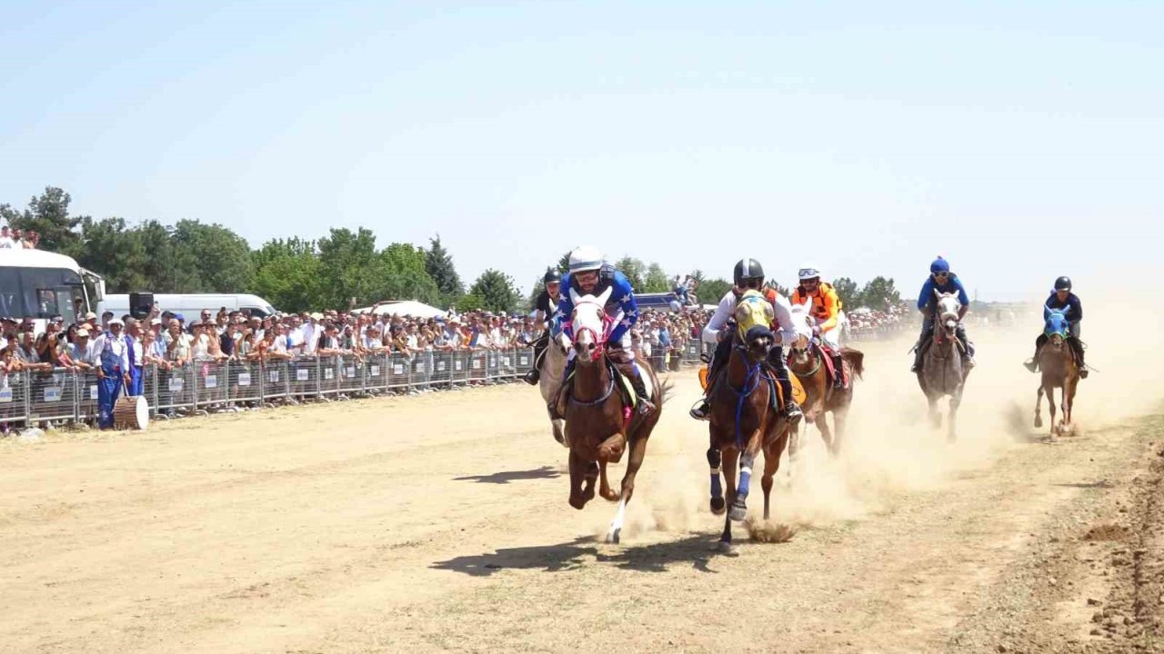 Büyükmandıra’da At Yarışları Düzenlendi