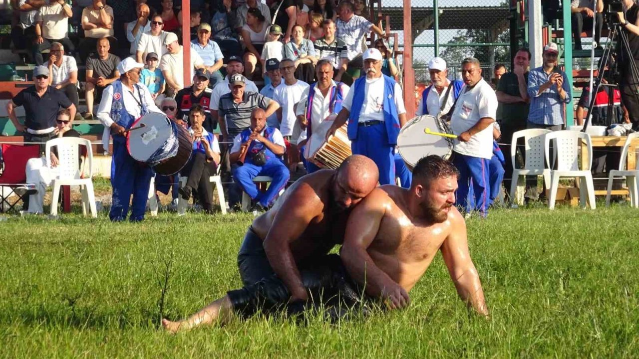 Kavasoğlu Ve Şamdancıbaşı İbrahim Yağlı Pehlivan Güreşleri’nde Başpehlivan Okulu Oldu