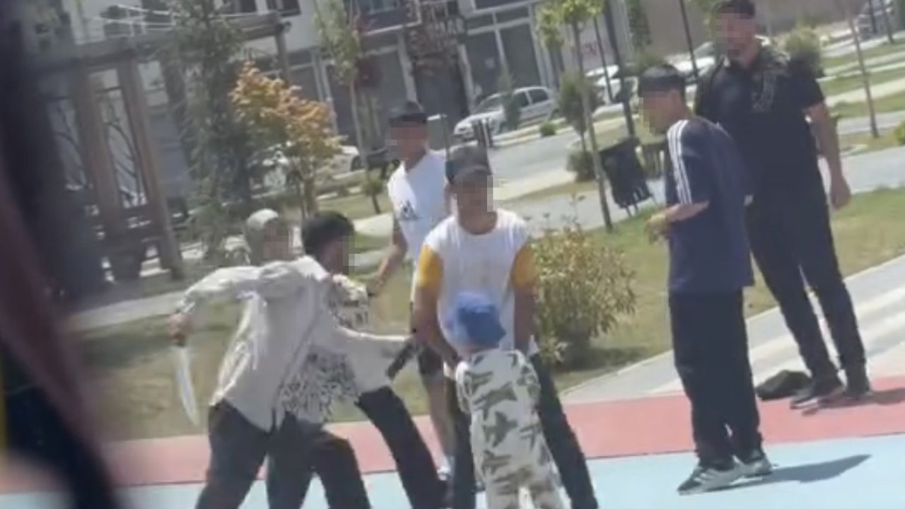 Kavga Ettiği Şahsa Bacağından Çıkardığı Pala İle Saldırdı