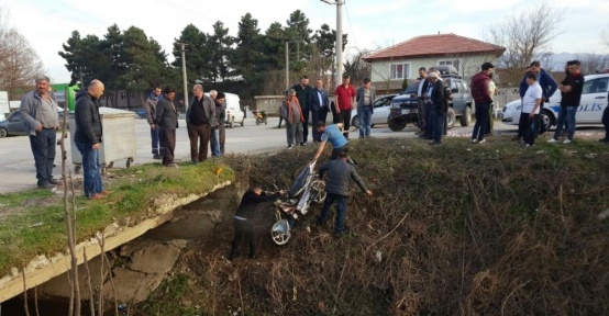 Motosikleti ile kanala uçan sürücü öldü