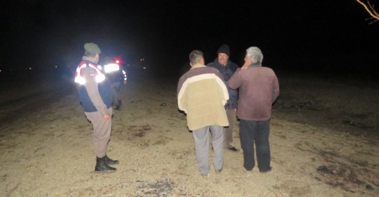 Gölde mahsur kalan balıkçılar askeri helikopterle kurtarıldı