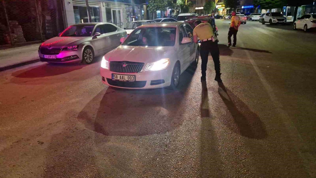 Emniyetten Gece Yarısı