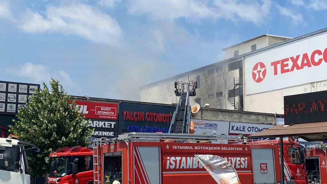 Ümraniye Oto Sanayi Sitesi’nde Çıkan Yangın Söndürüldü