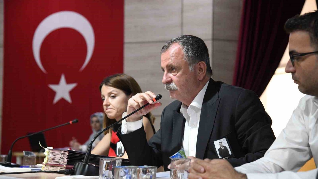 Yunusemre Millet Çarşısına Ferdi Zeyrek İsmi Verildi