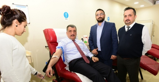 Başkan Gürkan, kan bağışında bulundu