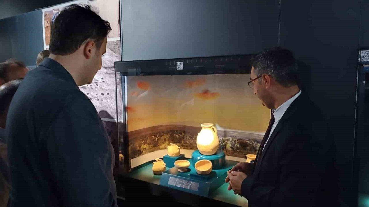 Kurtarma Kazılarında Çıkartılan 2 Bin 300 Yıllık 26 Eser Hasankeyf Müzesi’nde Sergilendi