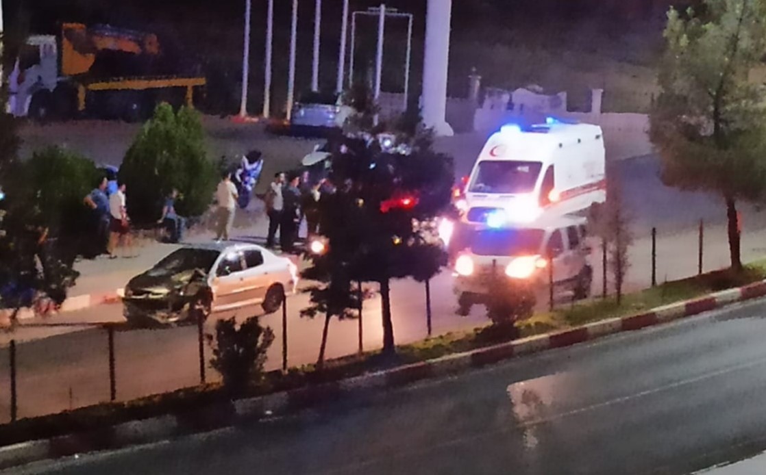 Siirt’te İki Otomobil Çarpıştı