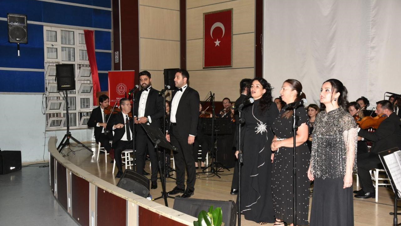 Balıkesirli Öğretmenlerin Kurduğu Maarif Orkestrası’ndan Muhteşem Konser