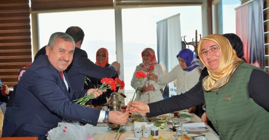 Başkan Baran, “365 gün başımızın tacısınız”