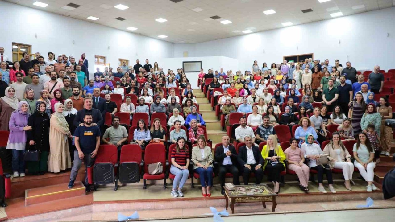 Vali Aydoğdu, İngilizce Ve Matematik Branşlarında Görev Yapan Öğretmenlerle Bir Araya Geldi