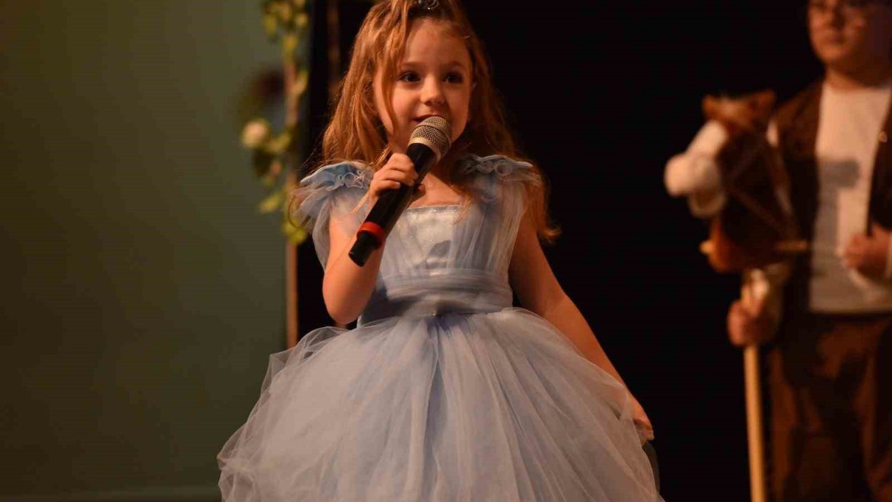 Yıldırımlı Miniklerin Mezuniyet Sevinci