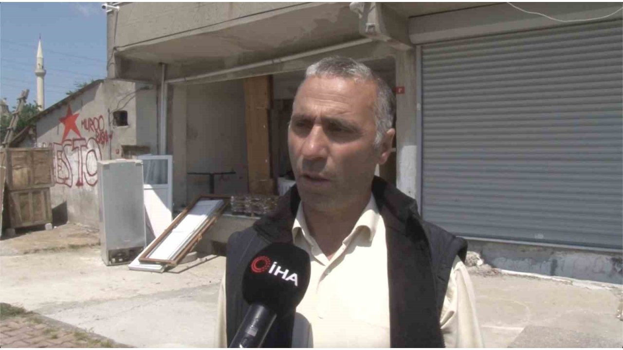 Arnavutköy’de Bina Sahibi Kiracıları İsyan Ettirdi: Ayakkabıları Ve Kargolarını Çaldı, Camlarına Taş Fırlattı