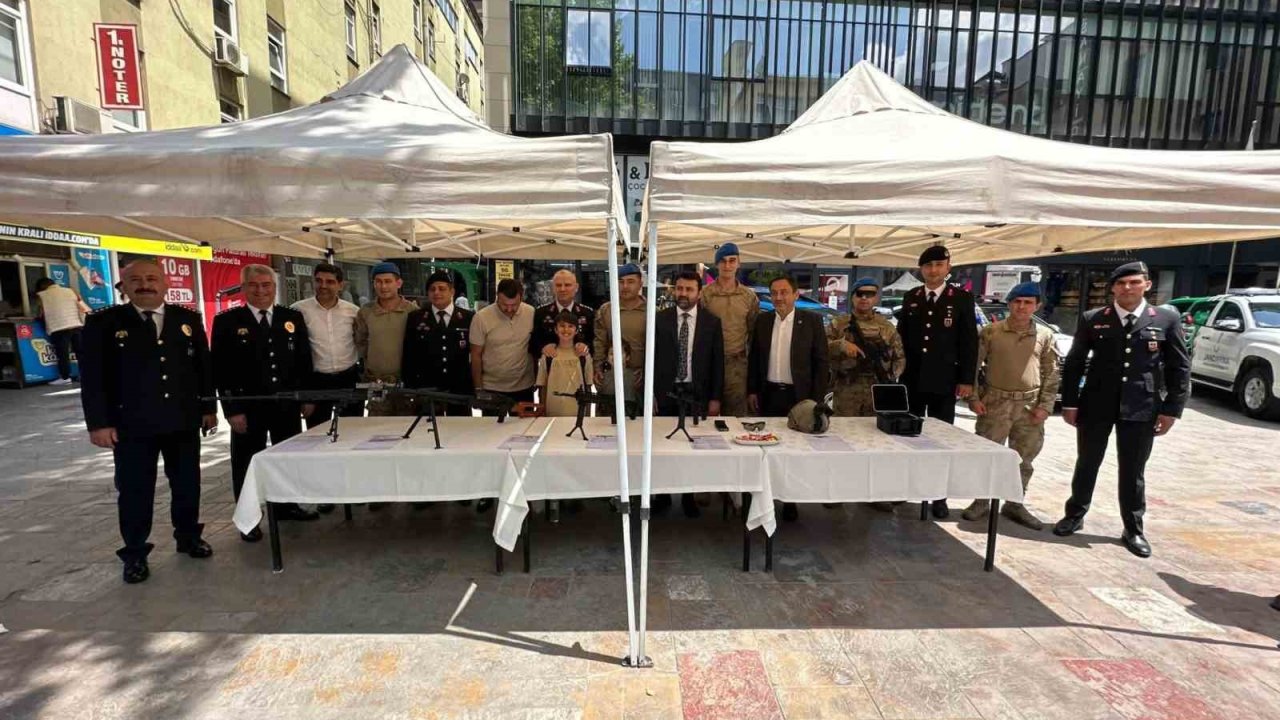 İl Jandarma Komutanlığı’ndan Caddede Tanıtım Standı