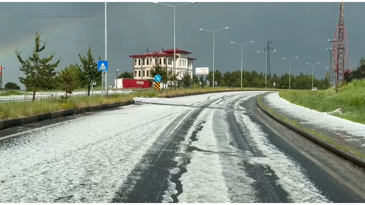 Sarıkamış’ta Dolu Yağışı Hayatı Olumsuz Etkiledi