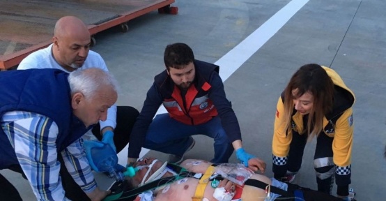 Kazada ağır yaralanan sürücü ambulans helikopter ile hastaneye sevk edildi
