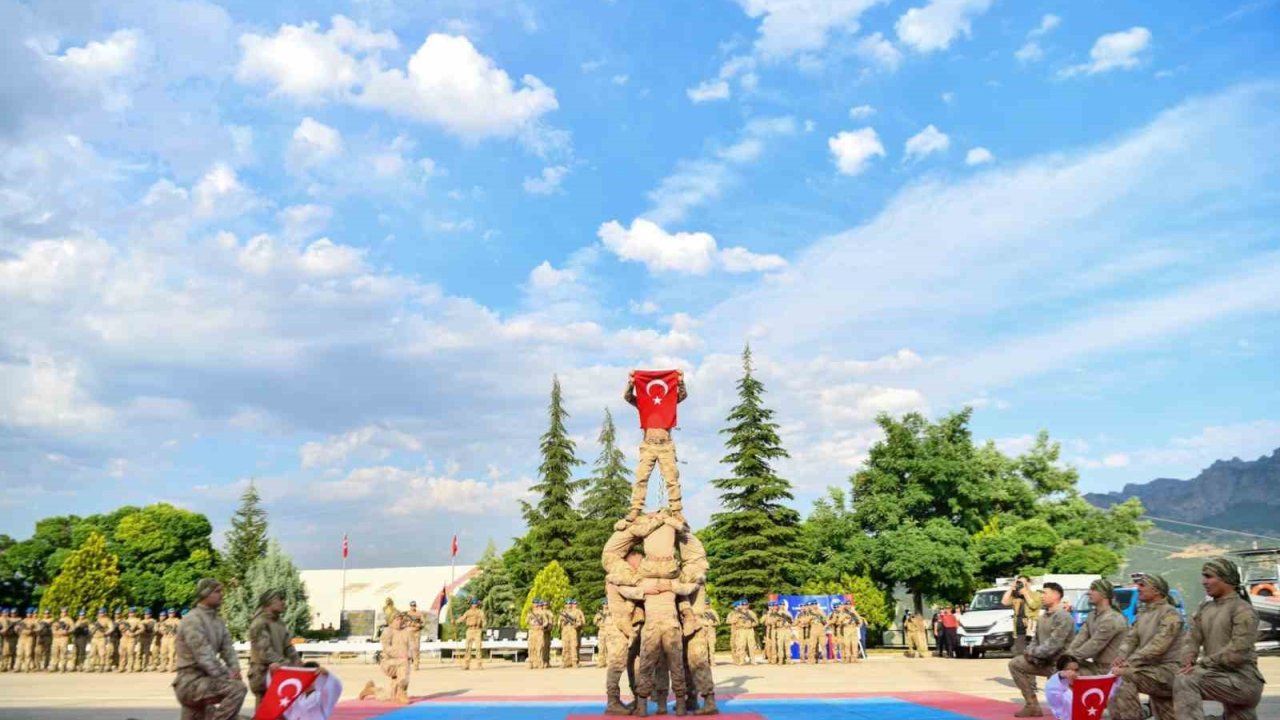 Bakan Göktaş, Tunceli’de Kıbrıs Gazisiyle Görüştü, Jandarmanın Kuruluş Yıldönümüne Katıldı