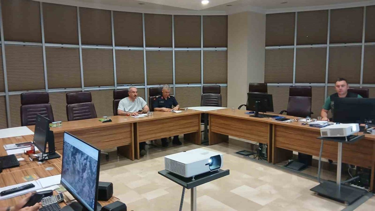 Vali Toraman Ayvacık Yangınını Dardanos Yangın Yönetim Merkezinden Takip Etti