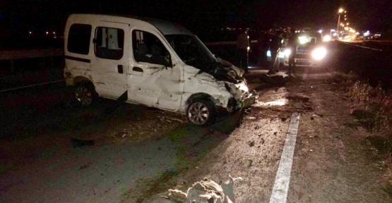 Kontrolden çıkan otomobil bariyerlere çarptı: 3 yaralı