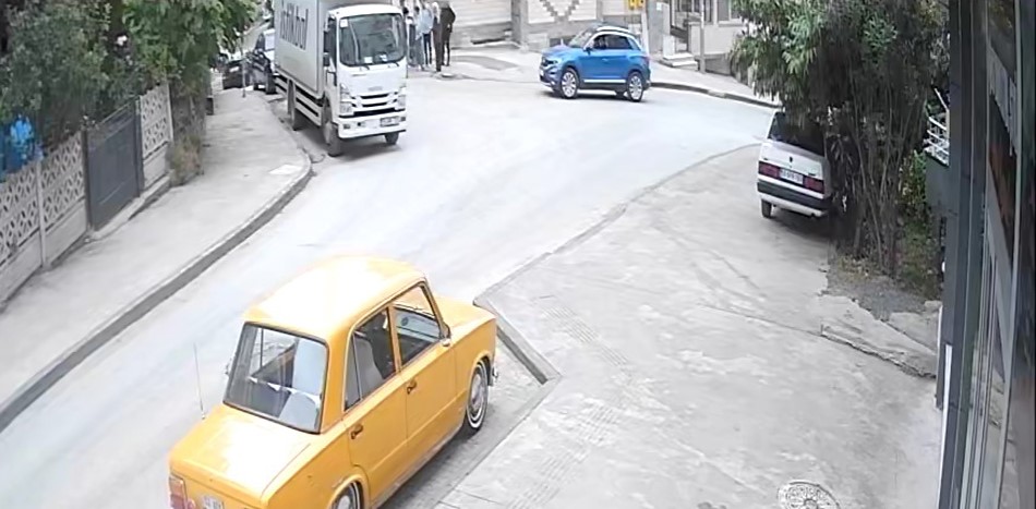 Uzman Çavuştan Hayat Kurtaran Hamle: Nefes Borusuna Dondurma Külahı Kaçan Çocuğu Heimlich Manevrasıyla Kurtardı