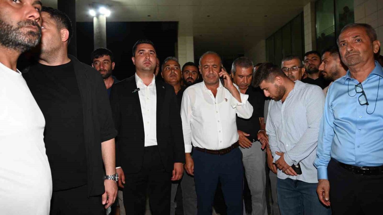 Osmaniye’de Belediye Binasına Taşlı Saldırı