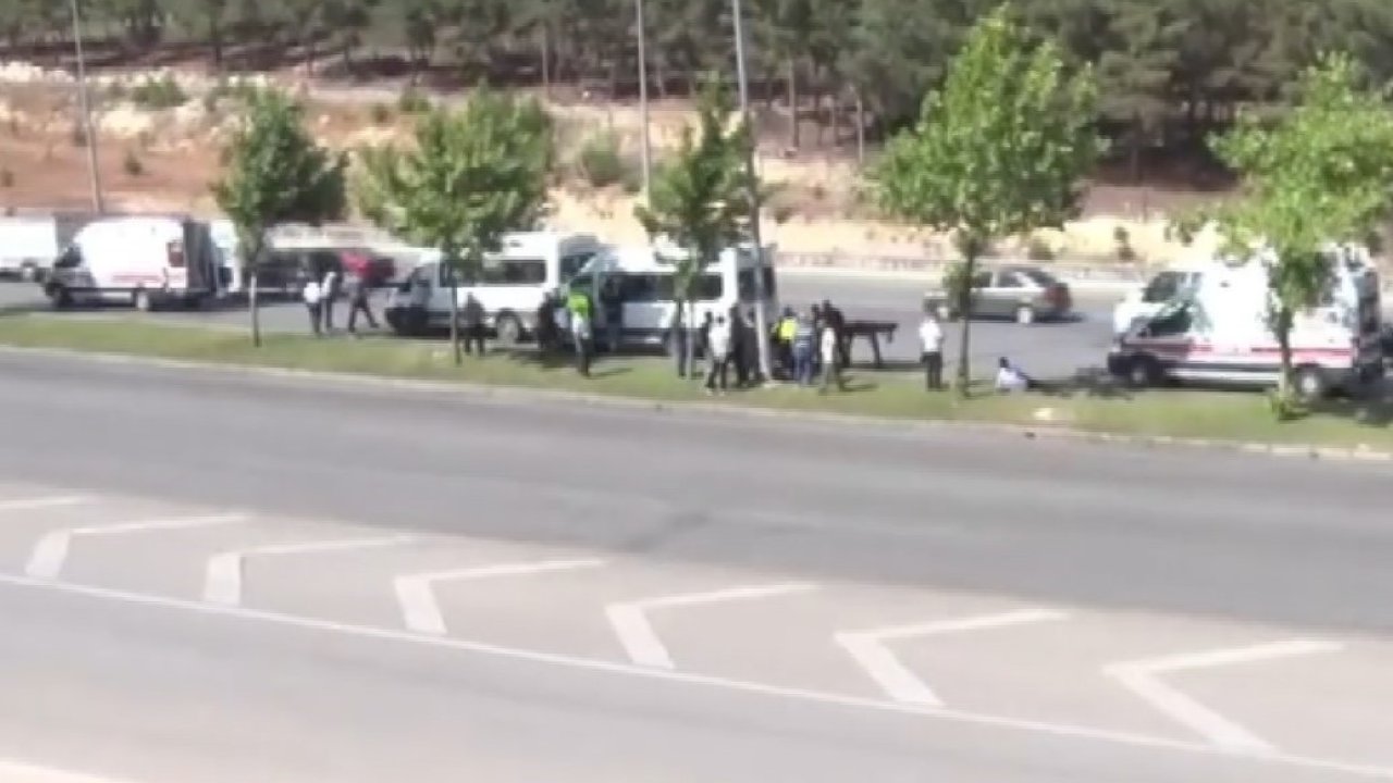 Gaziantep’te Yayaya Çarpan İşçi Servisine Başka Servis Çarptı: 1’i Ağır 4 Yaralı