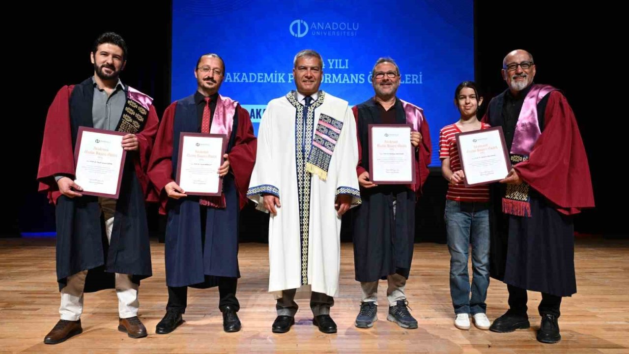 Anadolu Üniversitesi Akademik Performans Ödülleri Sahiplerini Buldu