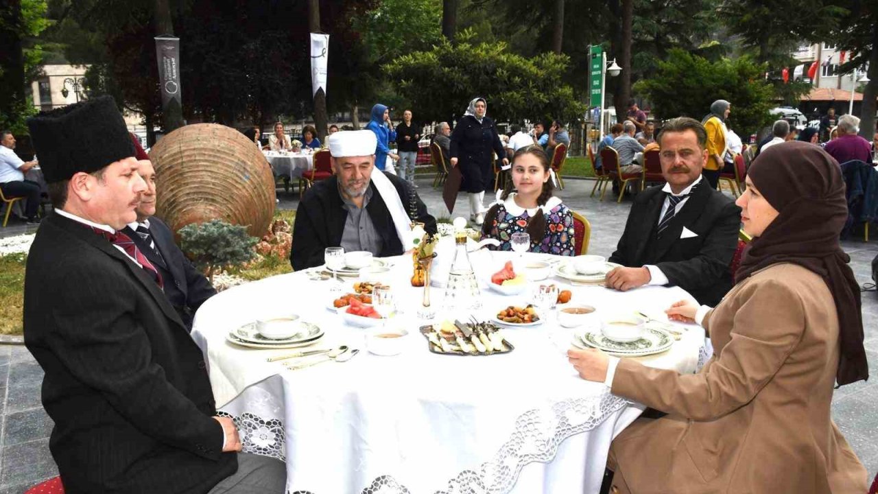 Amasya’daki Festivalde ‘Atatürk Onur Yemeği’ Etkinliği Düzenlendi