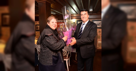 Dündar’dan Osmangazili kadınlara jest