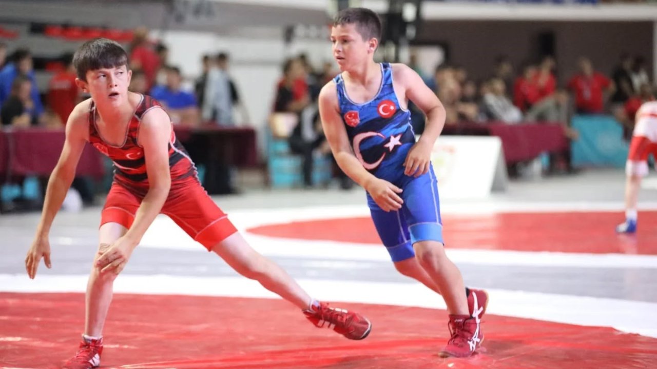 Minikler Grekoromen Güreş Şampiyonası Sivas’ta Başladı