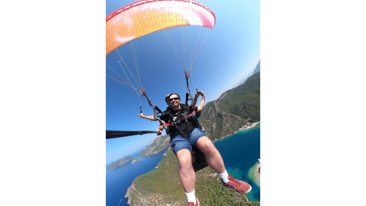 Görme Engelli İngiliz Turist Babadağ’dan Uçtu