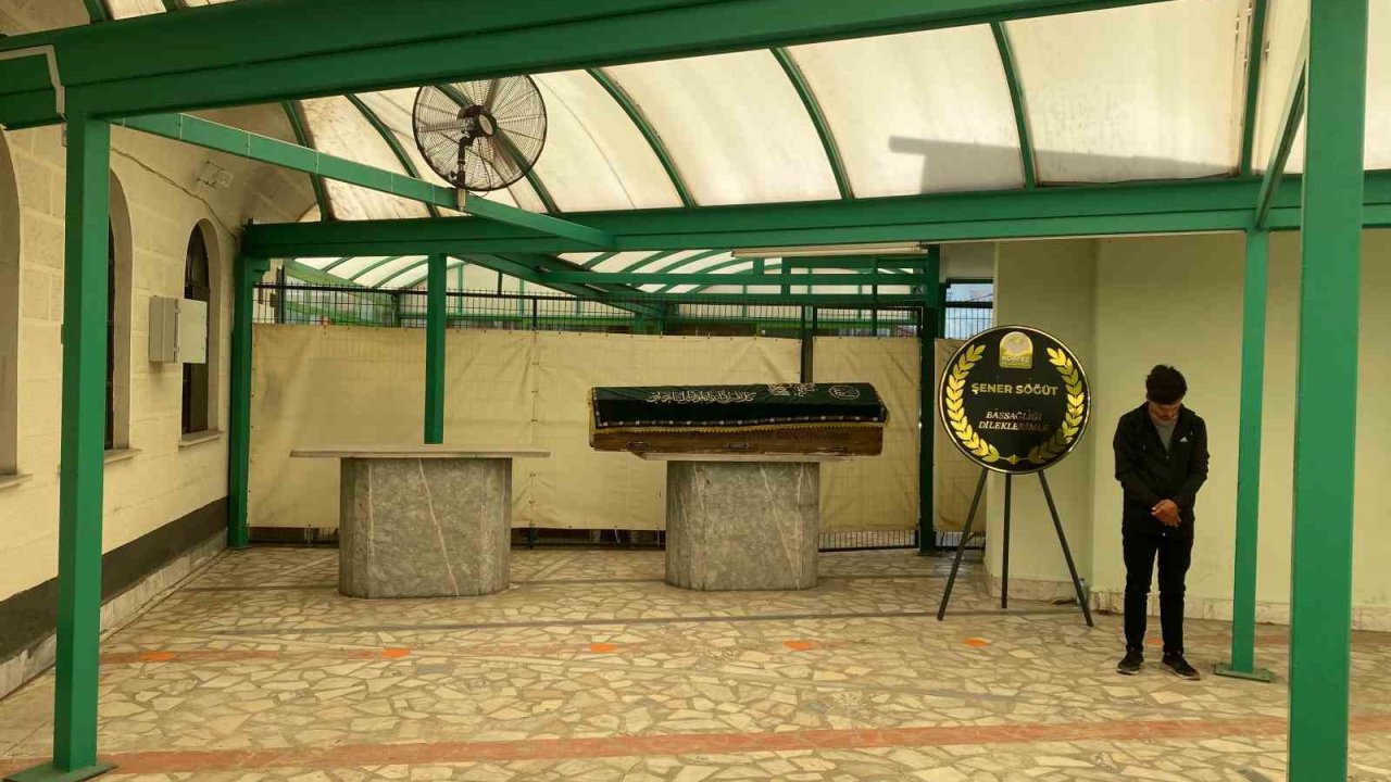 21 Yaşındaki Hastane Çalışanı Evinde Ölü Bulundu