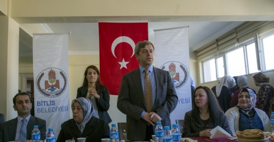 Vali Çınar kadınlarla bir araya geldi