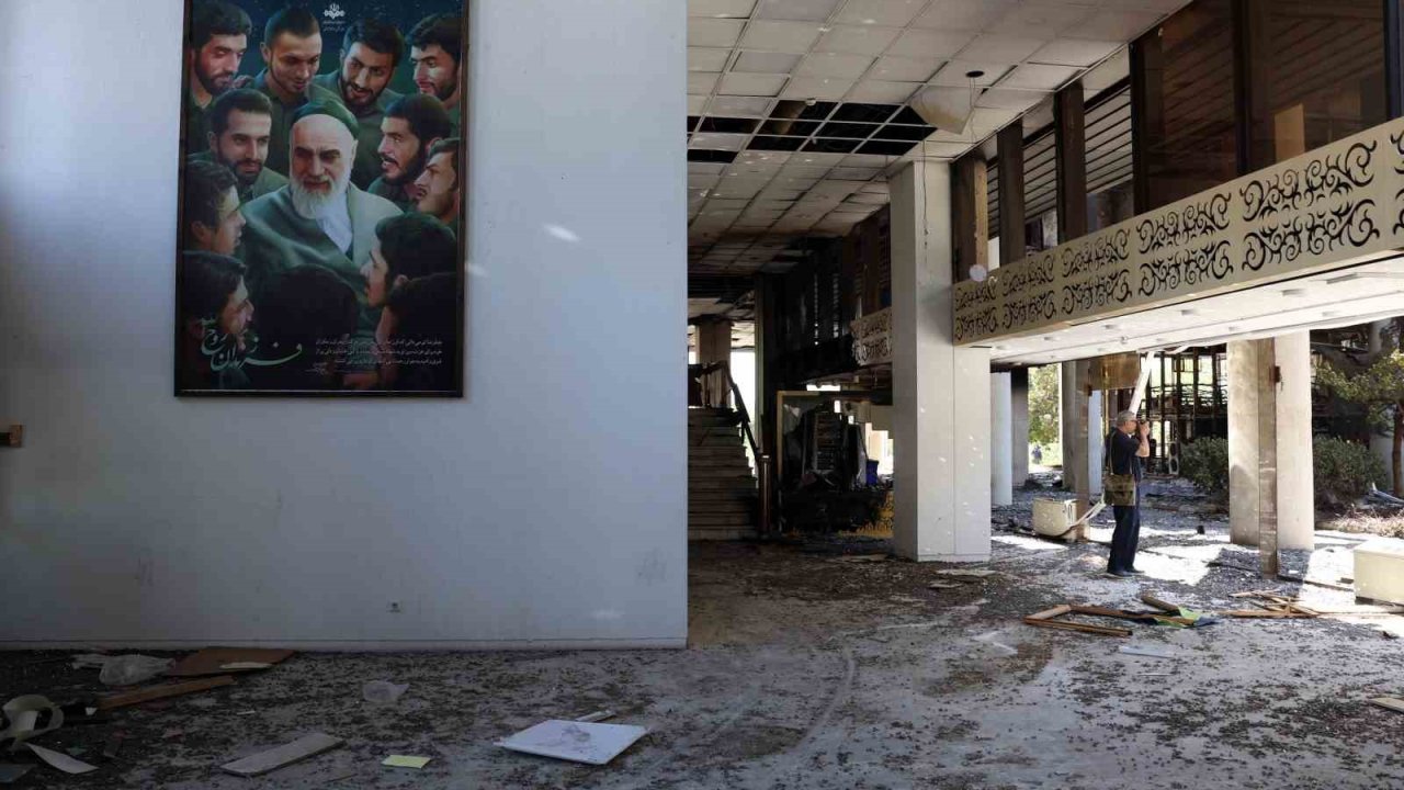 İran Radyo Ve Televizyon Kurumu’nda İsrail Saldırısının Yol Açtığı Hasar Görüntülendi