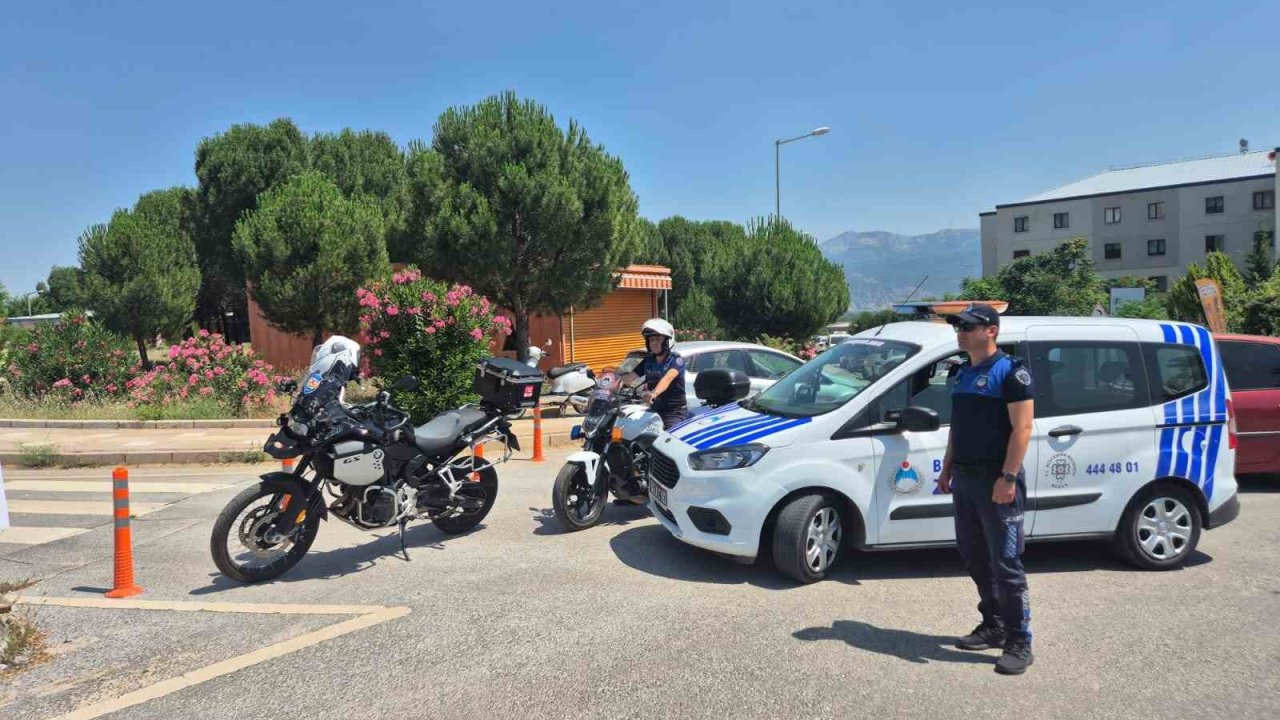 Muğla’da Sınava Dakikalar Kala Zabıta Ekiplerinden Adaylara Destek