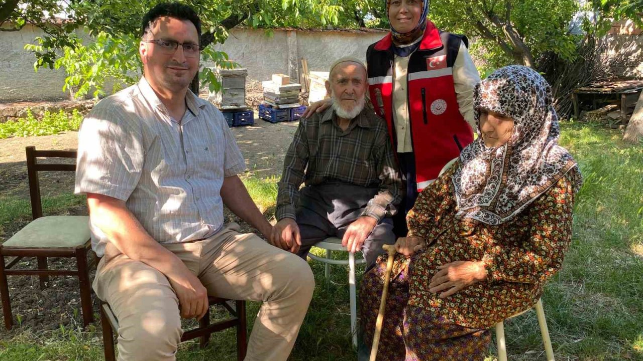 71 Yıldır Aynı Yastığa Baş Koyuyorlar