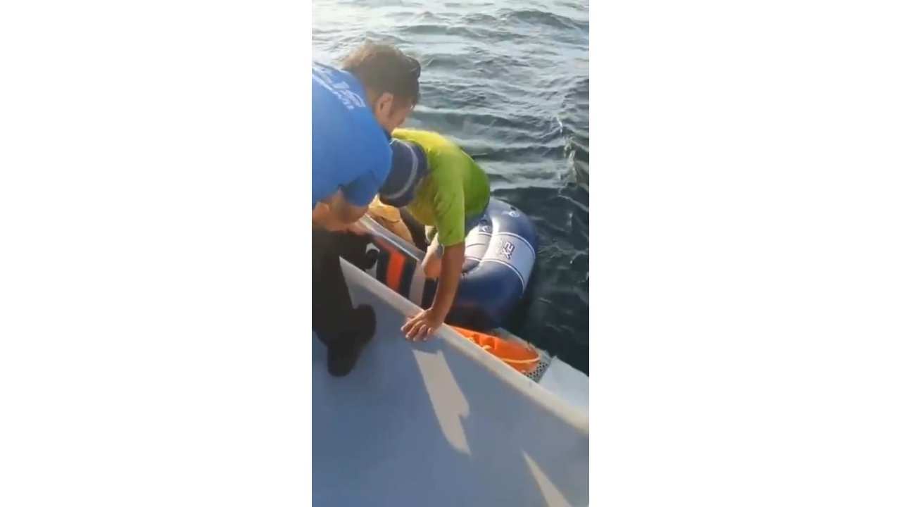 Tekirdağ Açıklarında Denizde Sürüklenen Kişi Polis Tarafından Kurtarıldı