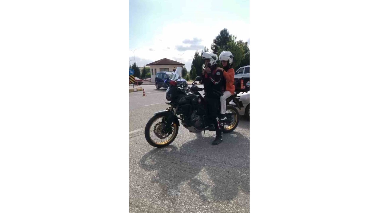 Kimliğini Kaybeden Ve Sınav Yetişememe İhtimali Olan Öğrencilerin İmdadına Polis Ekipleri Yetişti