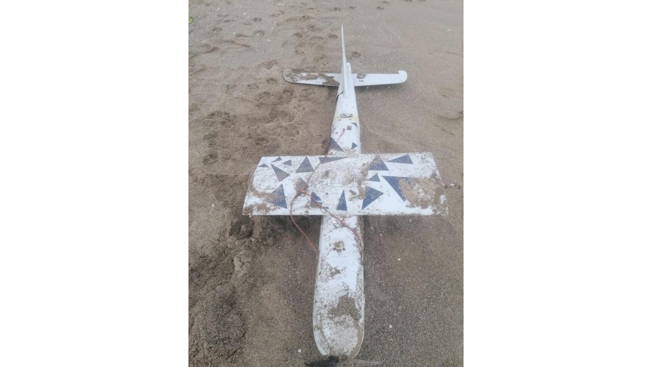 Sahile Balık Değil, Savaş Bölgesinde Kullanıldığı Düşünülen Hava Aracı Vurdu