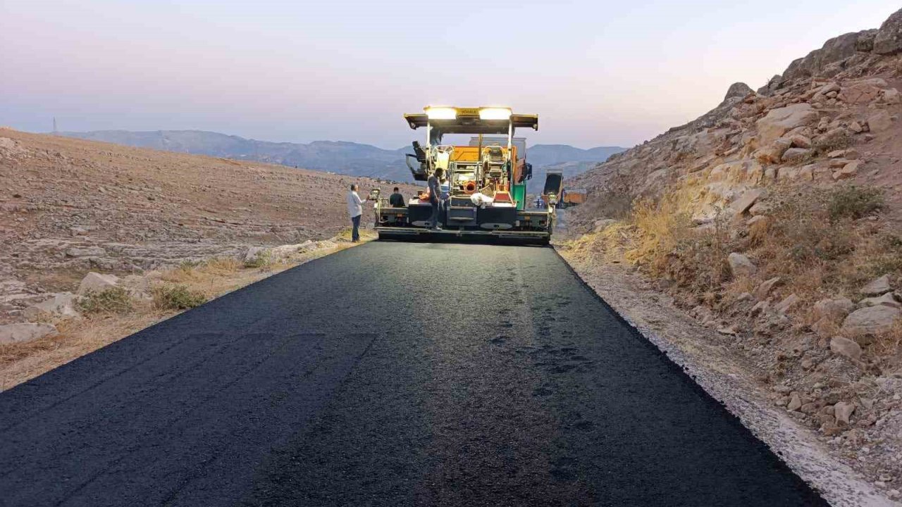 Siirt’te Kırsal Yollar Sıcak Asfaltla Buluşuyor