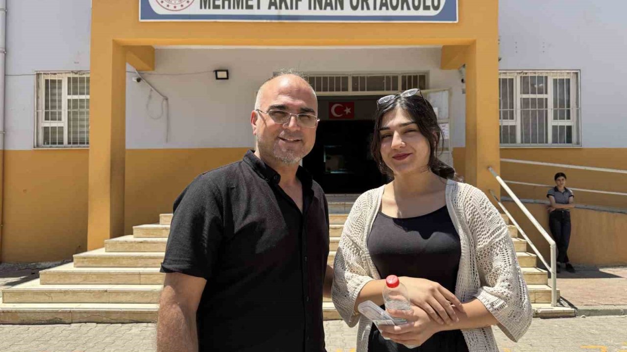 Mardin’de Çiftçi Baba, Kızına Destek İçin Yks Sınavına Kızı İle Girdi