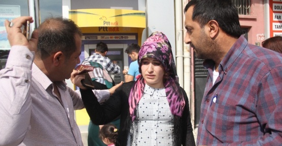 Kulağındaki küpeyi sahte polise kaptıran kadının gözyaşları