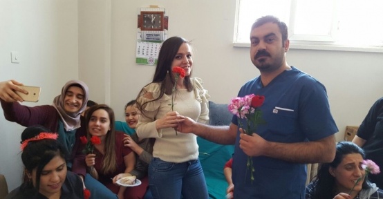 Sağlık-Sen’den kadınlara çiçek